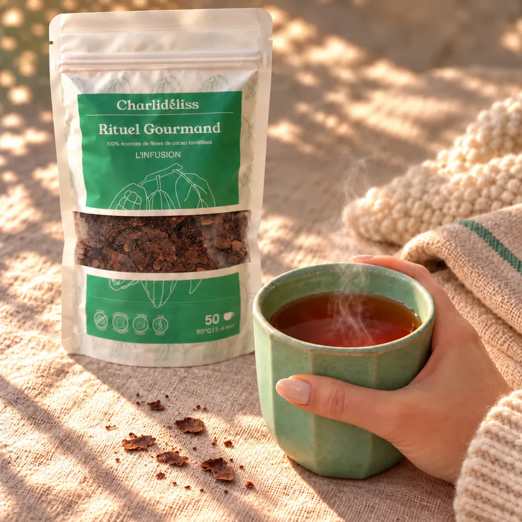 Tasse fumante d'infusion cacao sans sucres